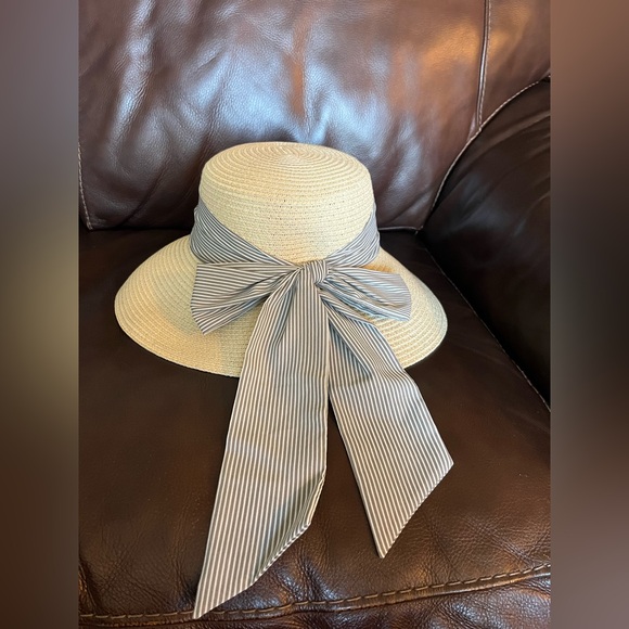 unbranded Accessories - Stylish Tan Hat with navy and white bow Elegant Design